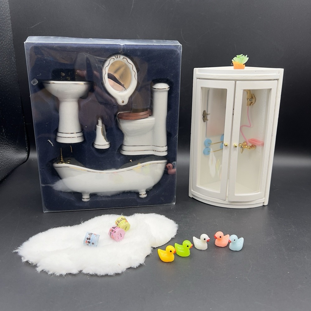 Miniature Dollhouse Bathroom Vanity Set Shower Rug Ducks Toilet Paper 1:12